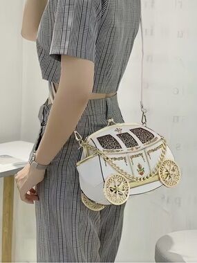 Vintage Style Horse Carriage Bag White Chain Crossbody Statement Purse